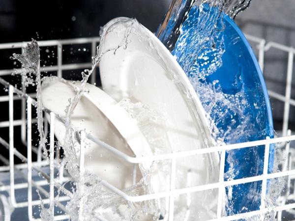 چرا گرم شدن آب ماشین ظرفشویی حائز اهمیت است؟